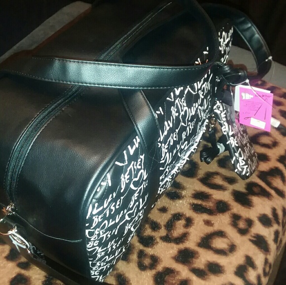 LOVE BETSEY LUGGAGE BAG..**BRAND NEW..** - Picture 3 of 3